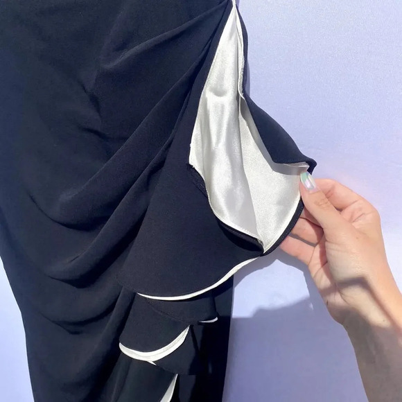 Badgley Mischka Black Strapless Contrast Ruffle Sweetheart Neckline Gown - Picture 4 of 13